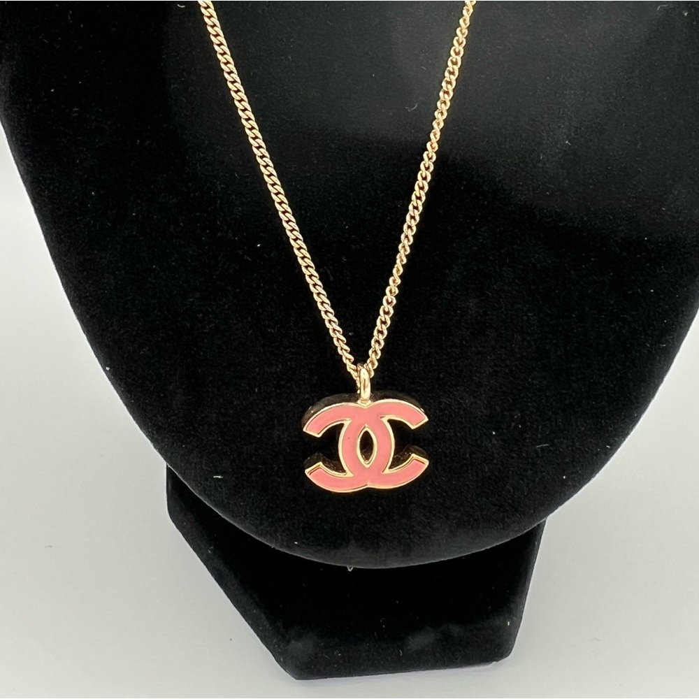 Authentic CC logo pendant Chanel necklace ❤️ - Picture 2 of 14